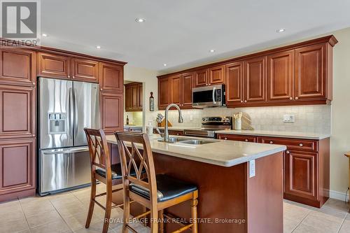 81 South Harbour Dr, Kawartha Lakes, ON - Indoor Photo Showing Kitchen With Double Sink