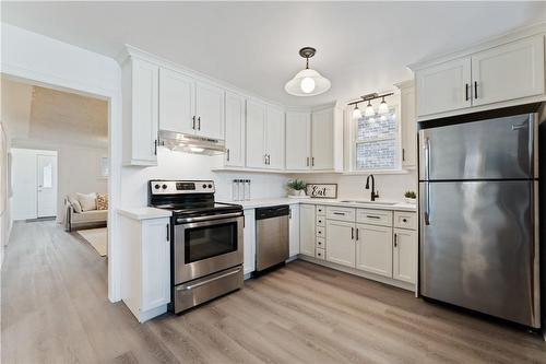 101 Teal Avenue, Stoney Creek, ON - Indoor Photo Showing Kitchen