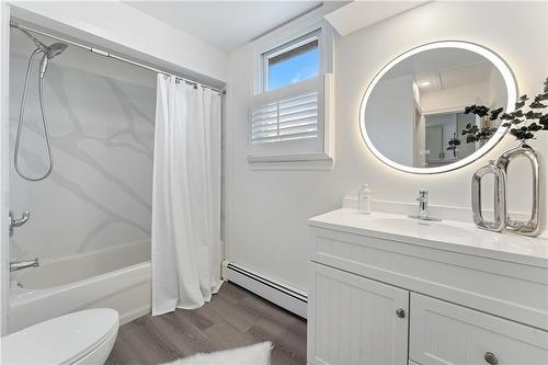 101 Teal Avenue, Stoney Creek, ON - Indoor Photo Showing Bathroom