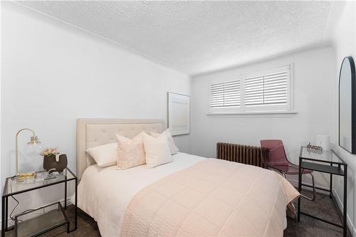 101 Teal Avenue, Stoney Creek, ON - Indoor Photo Showing Bedroom