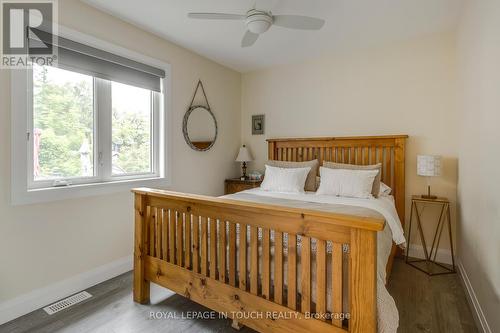 25 Tiny Beaches Road S, Tiny, ON - Indoor Photo Showing Bedroom