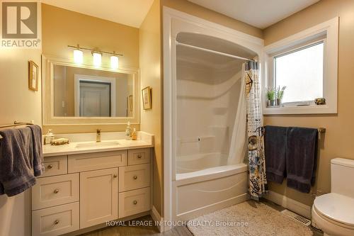 25 Tiny Beaches Road S, Tiny, ON - Indoor Photo Showing Bathroom