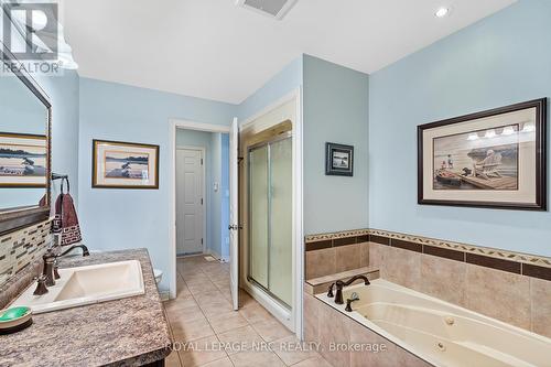 7042 Brittany Crt, Niagara Falls, ON - Indoor Photo Showing Bathroom