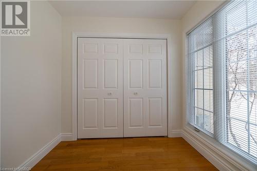 154 Sutter Street, Grey Highlands, ON - Indoor Photo Showing Living Room