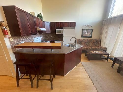 629-631 - 600 Riverside Way, Fernie, BC - Indoor Photo Showing Kitchen