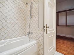 Ensuite bathroom - 