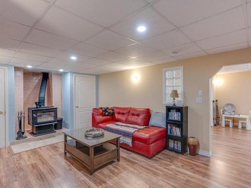 Salle familiale - 30 Ch. Du Bonheur, Mille-Isles, QC - Indoor With Fireplace