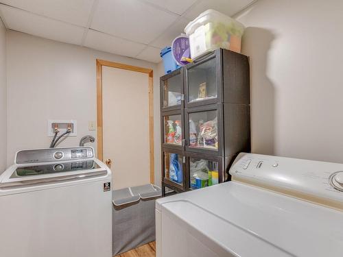 Salle de lavage - 30 Ch. Du Bonheur, Mille-Isles, QC - Indoor Photo Showing Laundry Room