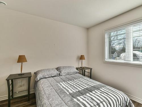 Chambre Ã Â coucher - 1 Rue Cécile, Sainte-Anne-Des-Plaines, QC - Indoor Photo Showing Bedroom