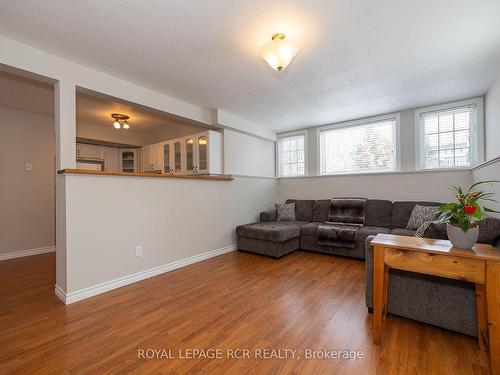 154 Sutter St, Grey Highlands, ON - Indoor Photo Showing Living Room