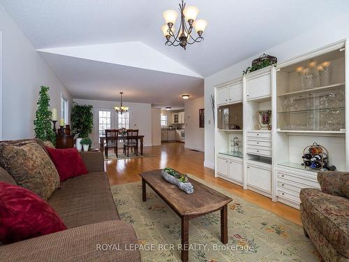 154 Sutter St, Grey Highlands, ON - Indoor Photo Showing Living Room