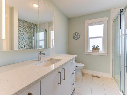333 Prestwick Street, Kelowna, BC - Indoor Photo Showing Bathroom
