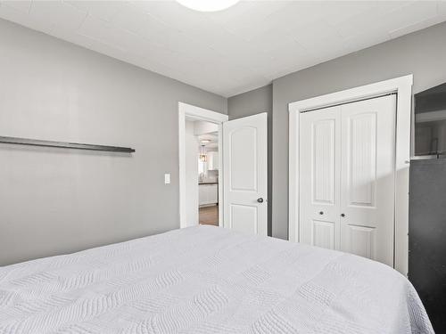 610 Pottery Road, Vernon, BC - Indoor Photo Showing Bedroom