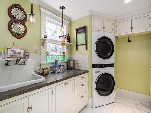 1024 Rutland Road, Kelowna, BC - Indoor Photo Showing Laundry Room