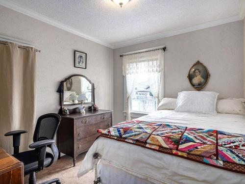 1024 Rutland Road, Kelowna, BC - Indoor Photo Showing Bedroom