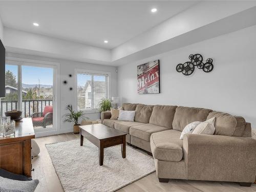 21-255 Taylor Road, Kelowna, BC - Indoor Photo Showing Living Room