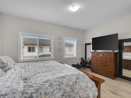 21-255 Taylor Road, Kelowna, BC - Indoor Photo Showing Bedroom