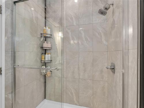21-255 Taylor Road, Kelowna, BC - Indoor Photo Showing Bathroom