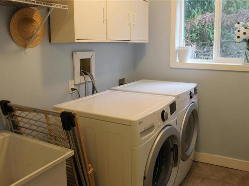 1273 Kathleen Dr, Duncan, BC - Indoor Photo Showing Laundry Room