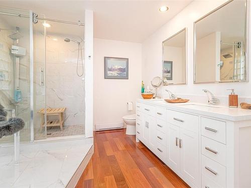 209 Jamie Pl, Langford, BC - Indoor Photo Showing Bathroom
