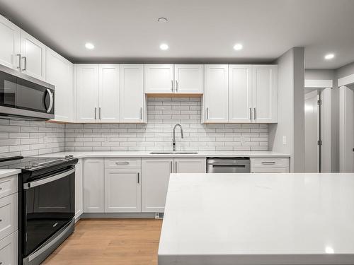 3236 Klanawa Cres, Courtenay, BC - Indoor Photo Showing Kitchen With Upgraded Kitchen