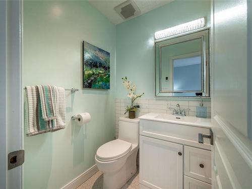 309 Bella St, Victoria, BC - Indoor Photo Showing Bathroom