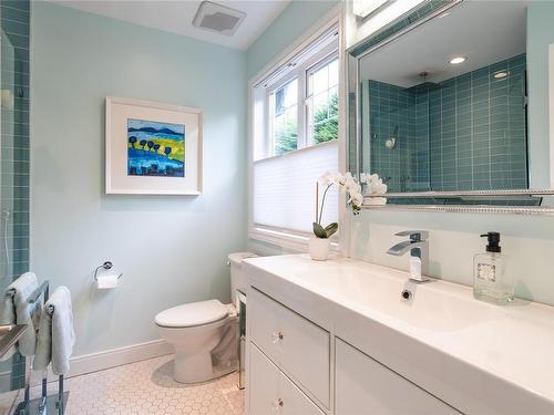 309 Bella St, Victoria, BC - Indoor Photo Showing Bathroom