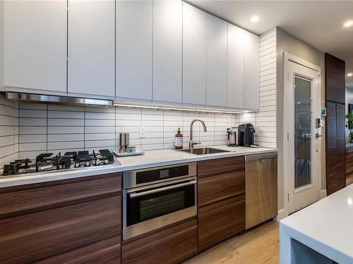 309 Bella St, Victoria, BC - Indoor Photo Showing Kitchen With Upgraded Kitchen