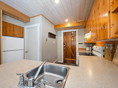 710 Glacier View Cir, Courtenay, BC - Indoor Photo Showing Kitchen