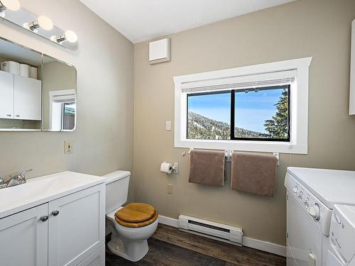 710 Glacier View Cir, Courtenay, BC - Indoor Photo Showing Bathroom