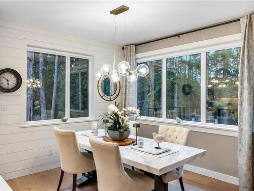 2371 Renfrew Rd, Shawnigan Lake, BC - Indoor Photo Showing Dining Room