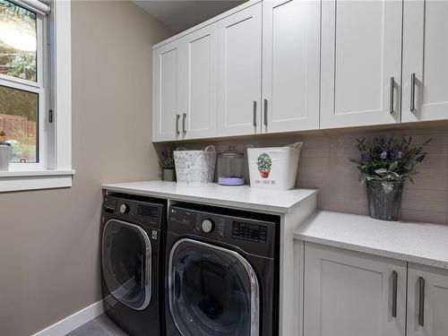 2371 Renfrew Rd, Shawnigan Lake, BC - Indoor Photo Showing Laundry Room