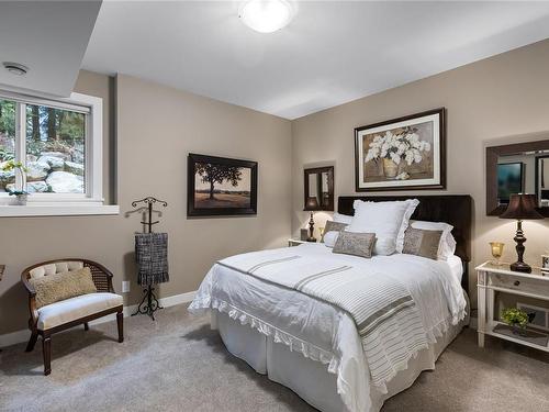 2371 Renfrew Rd, Shawnigan Lake, BC - Indoor Photo Showing Bedroom