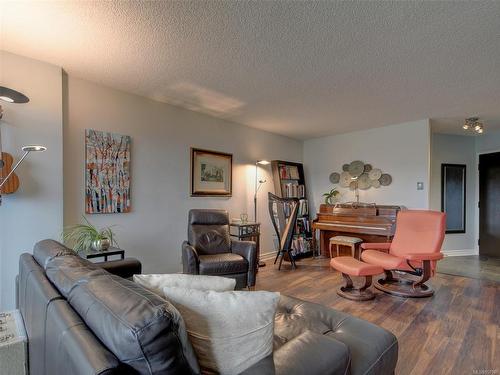 203-225 Belleville St, Victoria, BC - Indoor Photo Showing Living Room