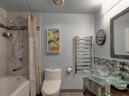 203-225 Belleville St, Victoria, BC - Indoor Photo Showing Bathroom