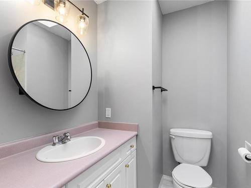 1003 Cardinal Way, Qualicum Beach, BC - Indoor Photo Showing Bathroom