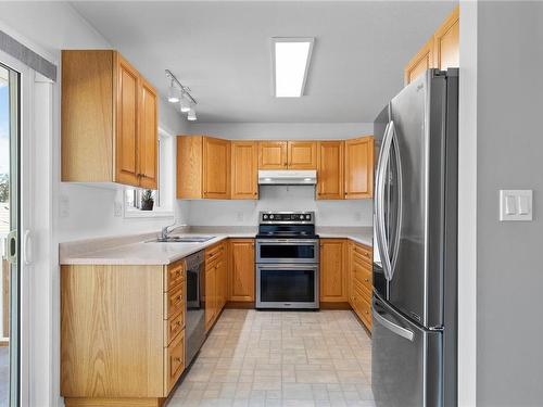 1003 Cardinal Way, Qualicum Beach, BC - Indoor Photo Showing Kitchen