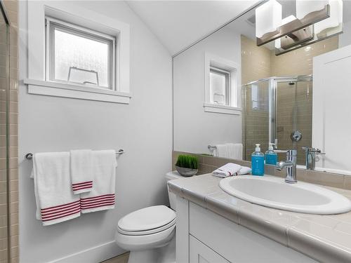 38-1059 Tanglewood Pl, Parksville, BC - Indoor Photo Showing Bathroom