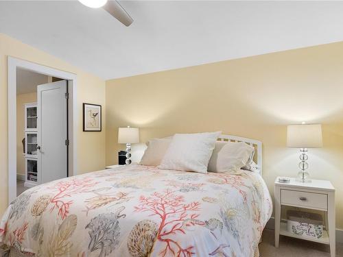 38-1059 Tanglewood Pl, Parksville, BC - Indoor Photo Showing Bedroom
