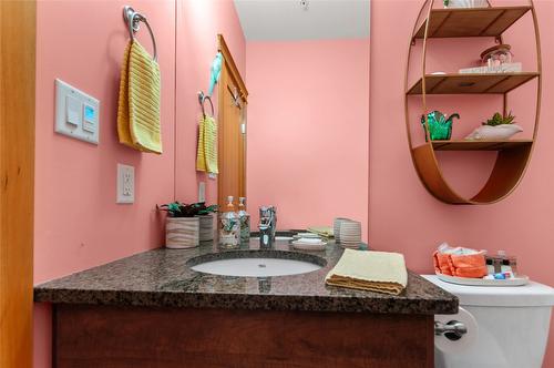 201-93 Winnipeg Street, Penticton, BC - Indoor Photo Showing Bathroom