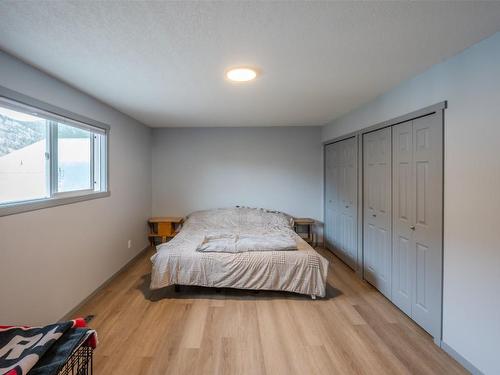 1720 Oliver Ranch Road, Okanagan Falls, BC - Indoor Photo Showing Bedroom