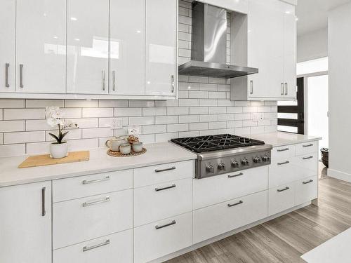 590 Radant Road, Kelowna, BC - Indoor Photo Showing Kitchen With Upgraded Kitchen