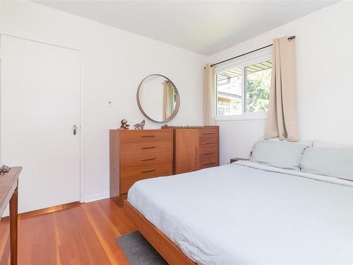 1725 Amphion St, Victoria, BC - Indoor Photo Showing Bedroom