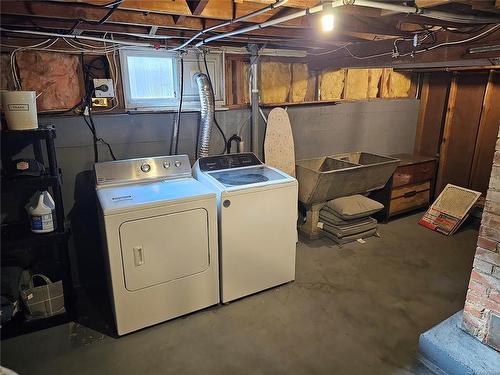 3857 5Th Ave, Port Alberni, BC - Indoor Photo Showing Laundry Room