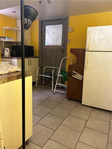 181 Kenilworth Avenue S, Hamilton, ON - Indoor Photo Showing Kitchen