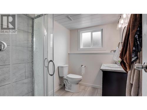 2515 Pineridge Place, West Kelowna, BC - Indoor Photo Showing Bathroom