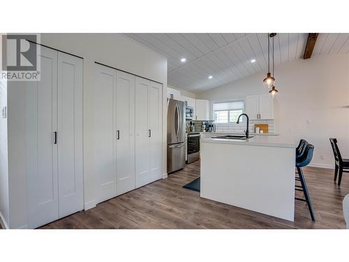 2515 Pineridge Place, West Kelowna, BC - Indoor Photo Showing Kitchen