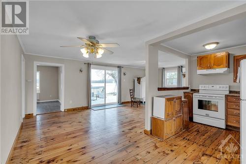 3926 Sheppard Lane, Kemptville, ON - Indoor Photo Showing Kitchen