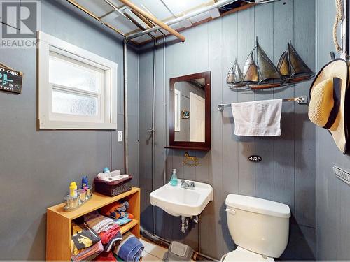 6806 97Th Street, Osoyoos, BC - Indoor Photo Showing Bathroom
