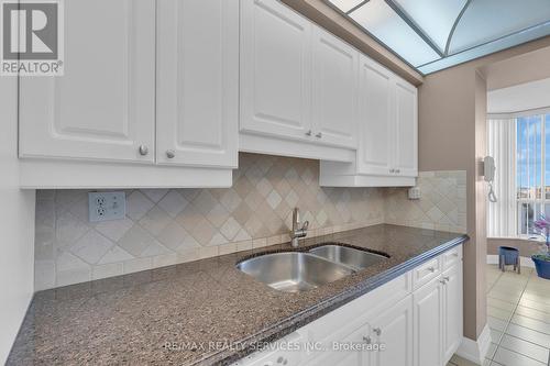#2009 -24 Hanover Rd, Brampton, ON - Indoor Photo Showing Kitchen With Double Sink